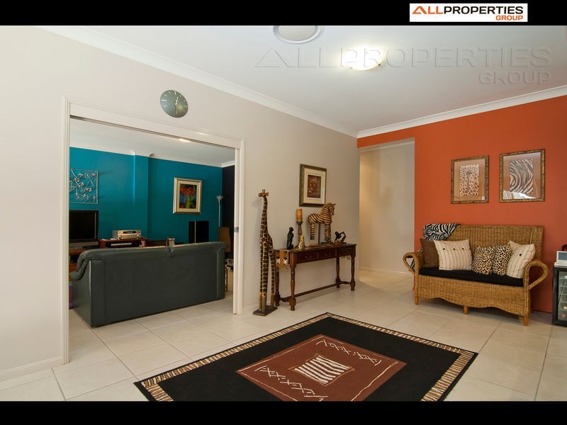 18 Vaucluse Street, Forest Lake QLD 4078