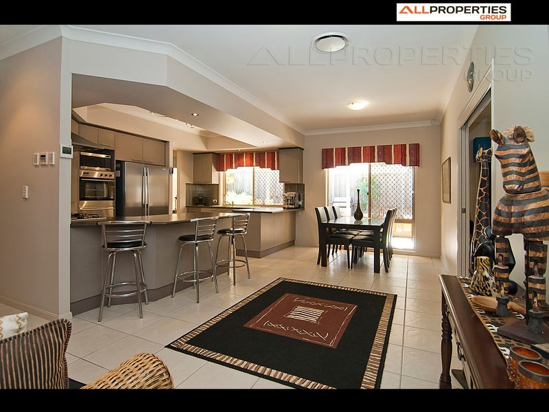 18 Vaucluse Street, Forest Lake QLD 4078