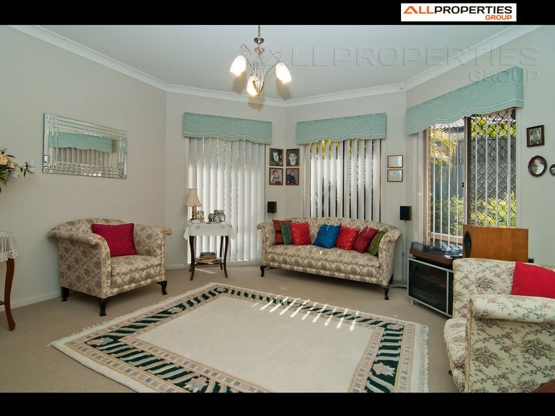 18 Vaucluse Street, Forest Lake QLD 4078