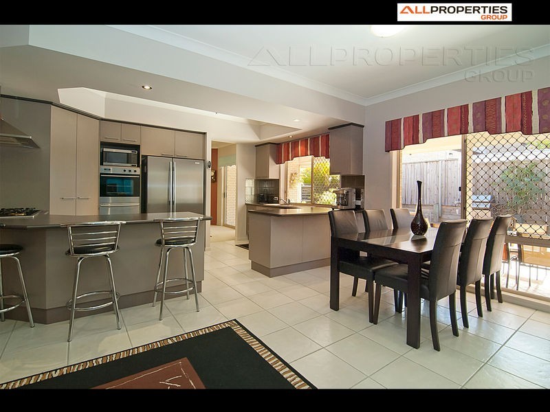 18 Vaucluse Street, Forest Lake QLD 4078