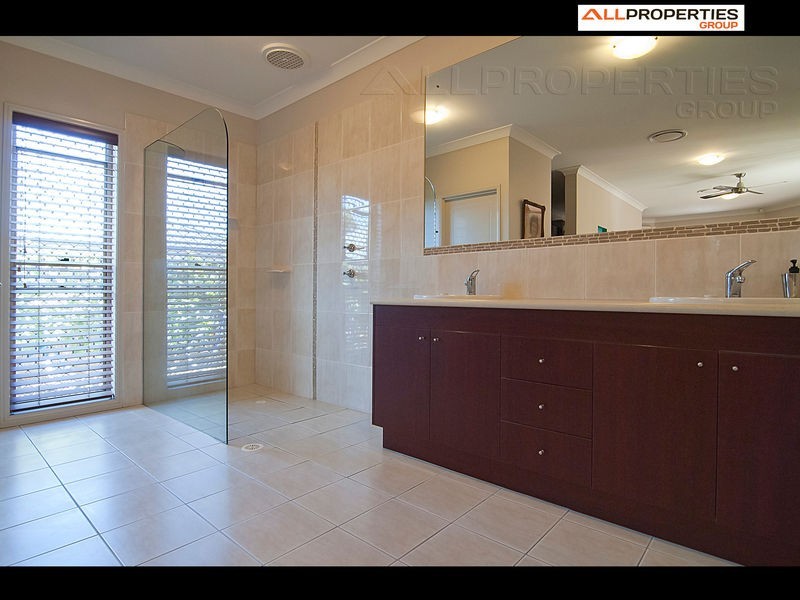 18 Vaucluse Street, Forest Lake QLD 4078