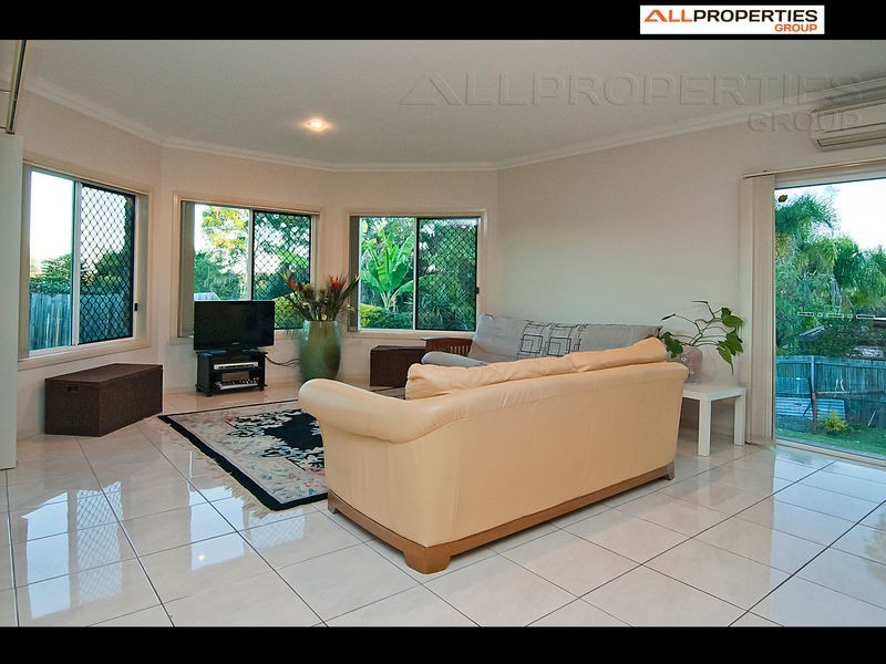 22 Cocas St, Regents Park QLD 4118