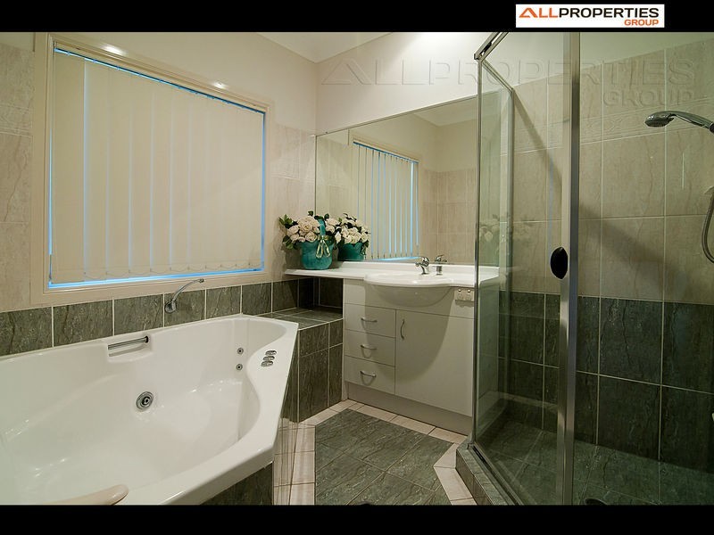 22 Cocas St, Regents Park QLD 4118