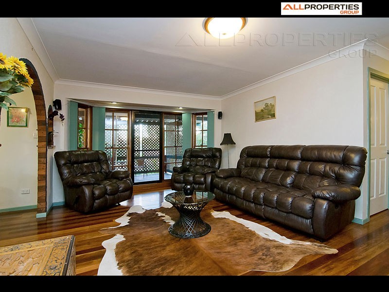 2 LIANA CT, Regents Park QLD 4118