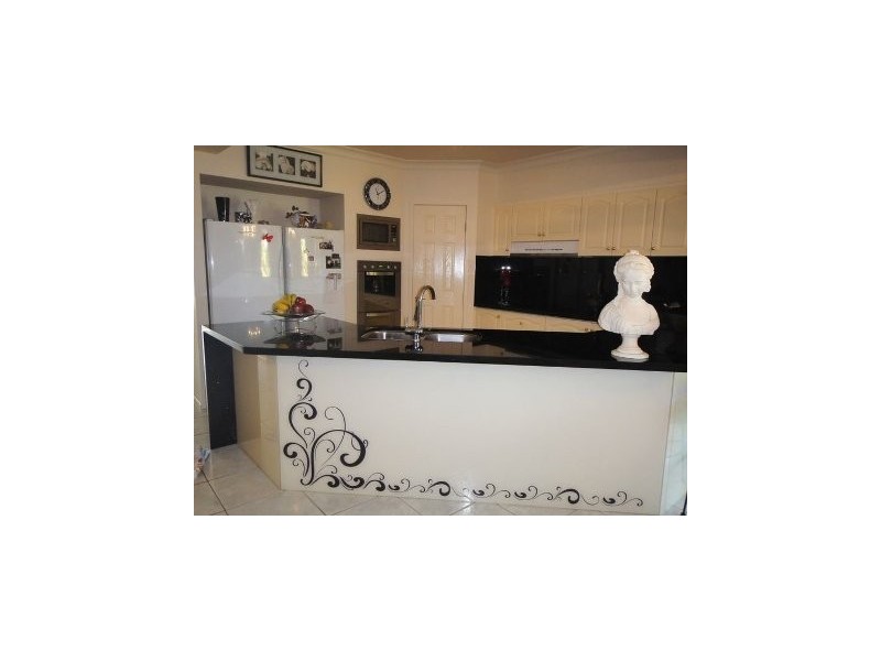 10 Cockatoo Close, Calamvale QLD 4116