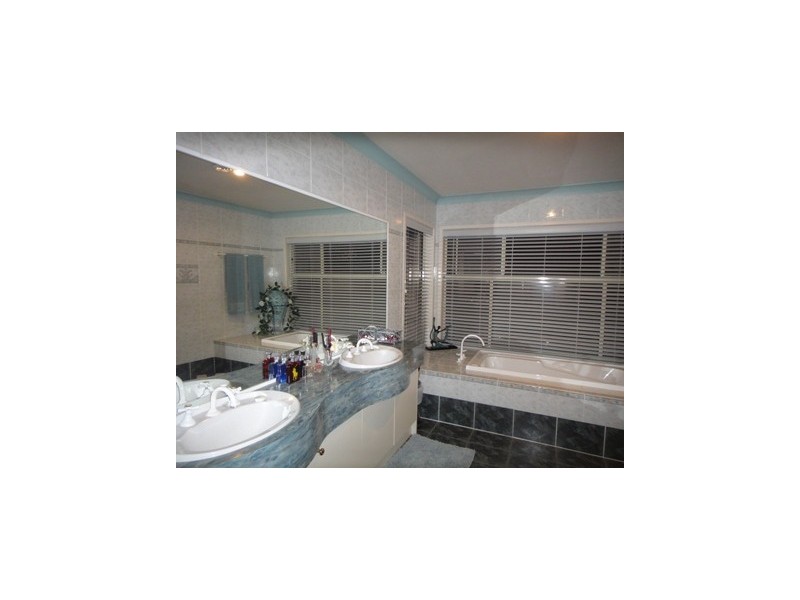 10 Cockatoo Close, Calamvale QLD 4116