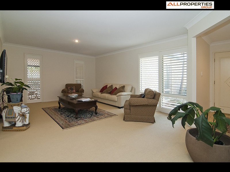 4 Winnecke Cl, Forest Lake QLD 4078