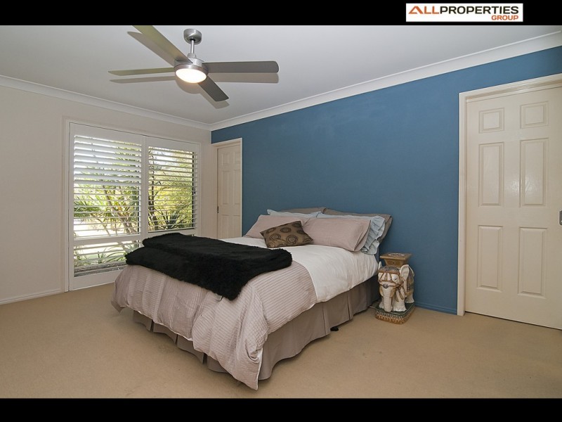 4 Winnecke Cl, Forest Lake QLD 4078