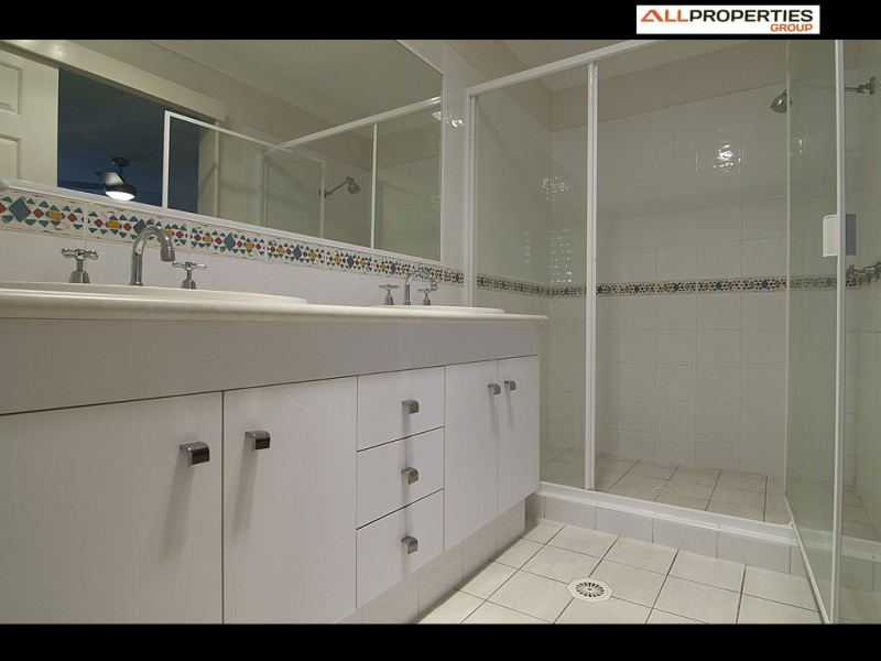 4 Winnecke Cl, Forest Lake QLD 4078