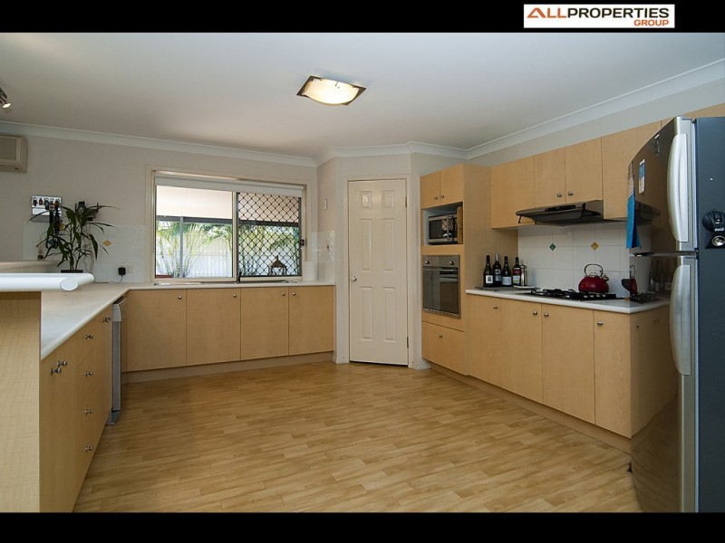 4 Winnecke Cl, Forest Lake QLD 4078