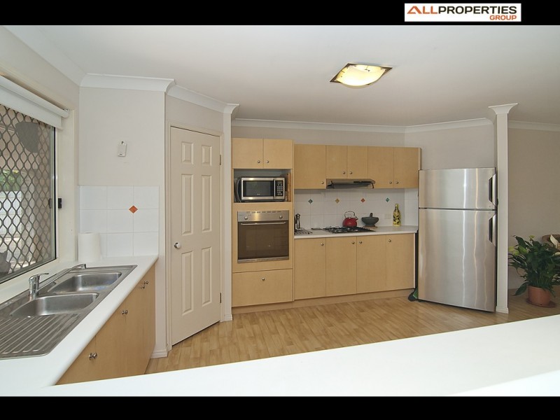 4 Winnecke Cl, Forest Lake QLD 4078