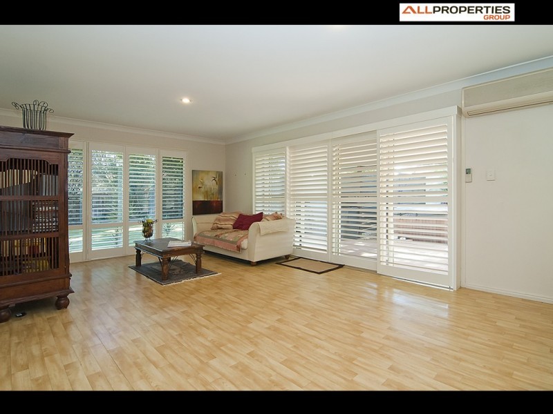 4 Winnecke Cl, Forest Lake QLD 4078