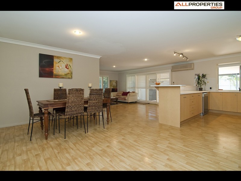 4 Winnecke Cl, Forest Lake QLD 4078