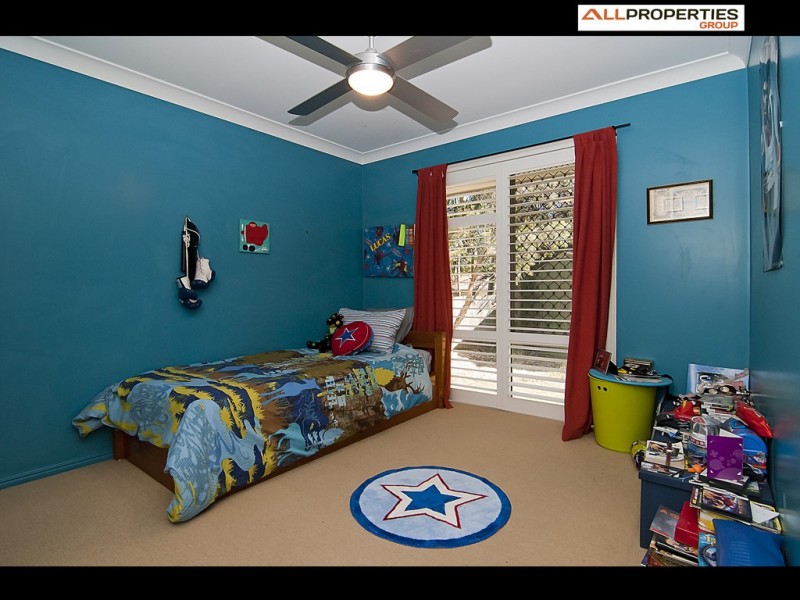 4 Winnecke Cl, Forest Lake QLD 4078