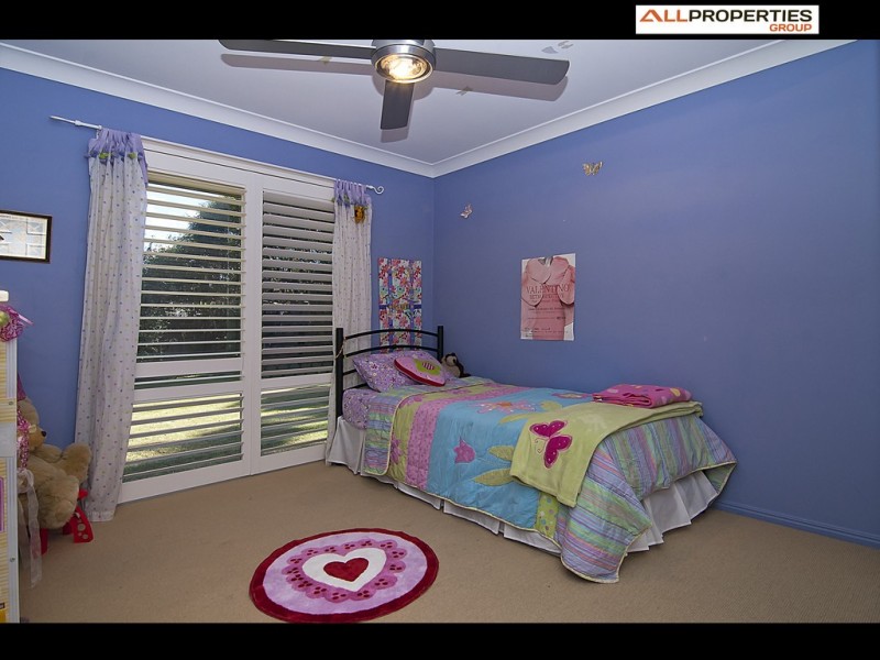 4 Winnecke Cl, Forest Lake QLD 4078