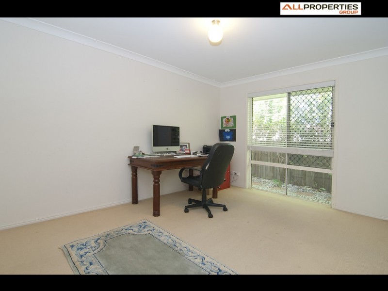 4 Winnecke Cl, Forest Lake QLD 4078