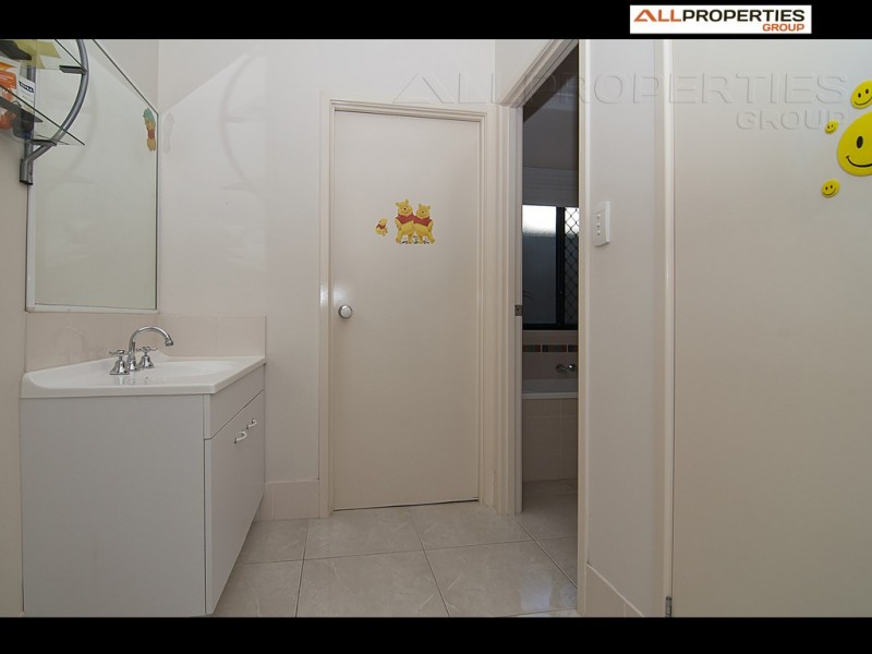 9 Gilberton Cr, Forest Lake QLD 4078