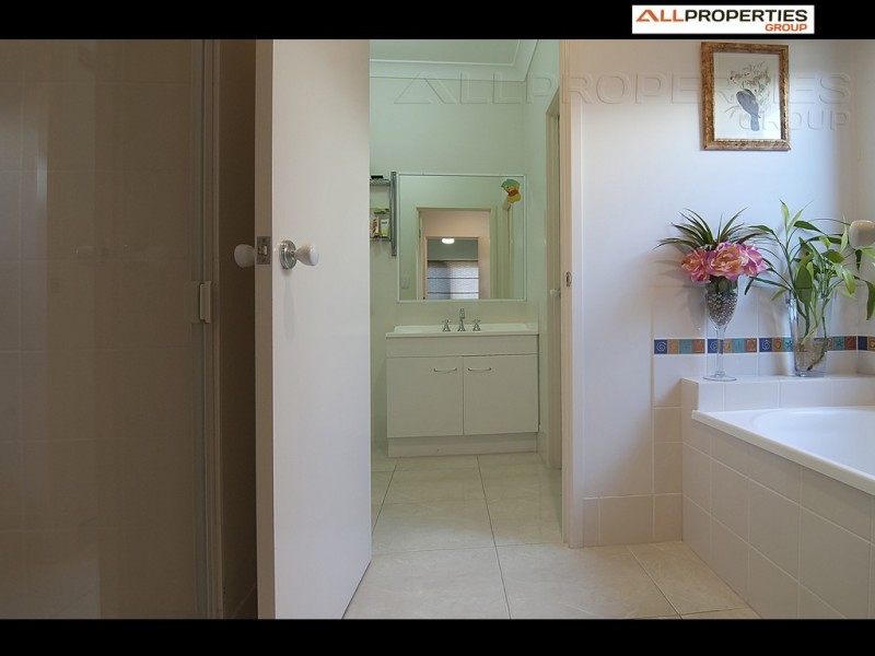 9 Gilberton Cr, Forest Lake QLD 4078