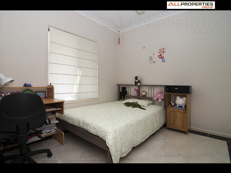 9 Gilberton Cr, Forest Lake QLD 4078