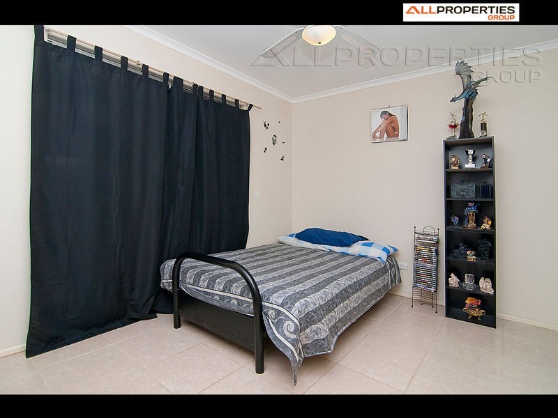 2 Owens Crescent, Regents Park QLD 4118