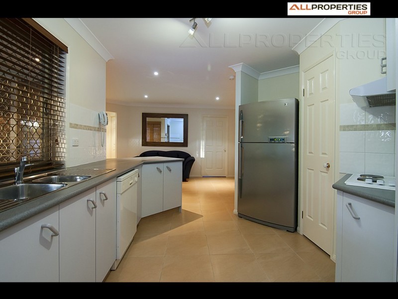 30 Solandra Circuit, Regents Park QLD 4118