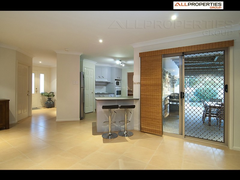30 Solandra Circuit, Regents Park QLD 4118