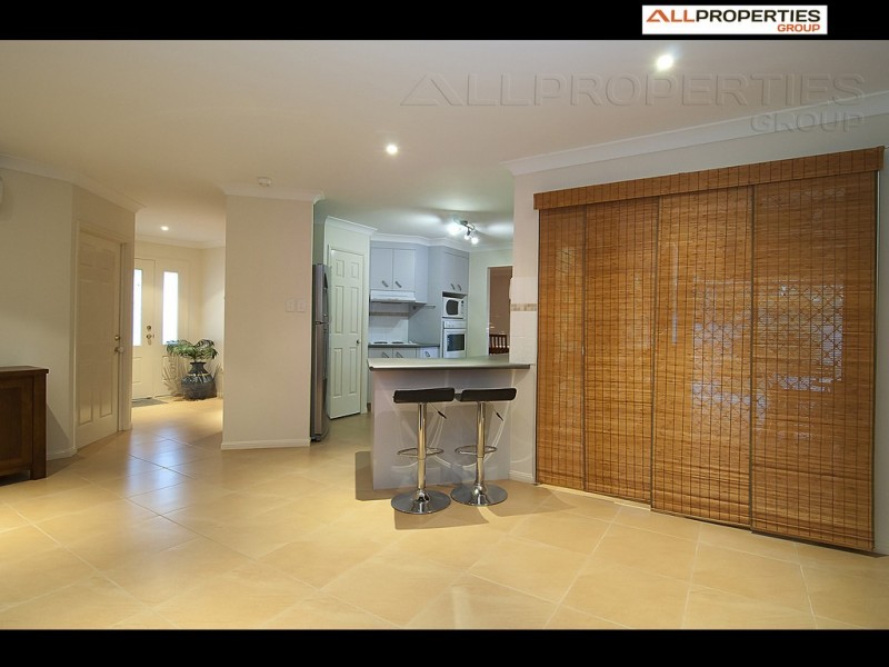 30 Solandra Circuit, Regents Park QLD 4118