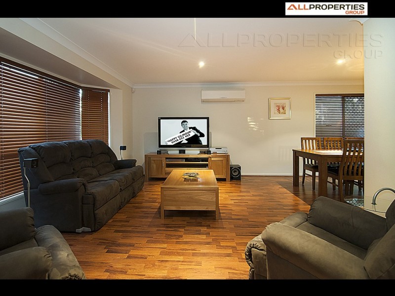 30 Solandra Circuit, Regents Park QLD 4118