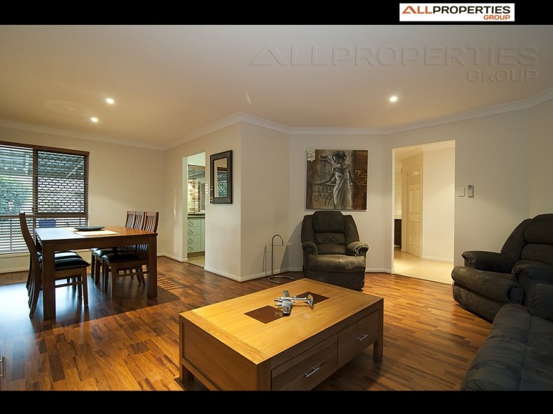 30 Solandra Circuit, Regents Park QLD 4118