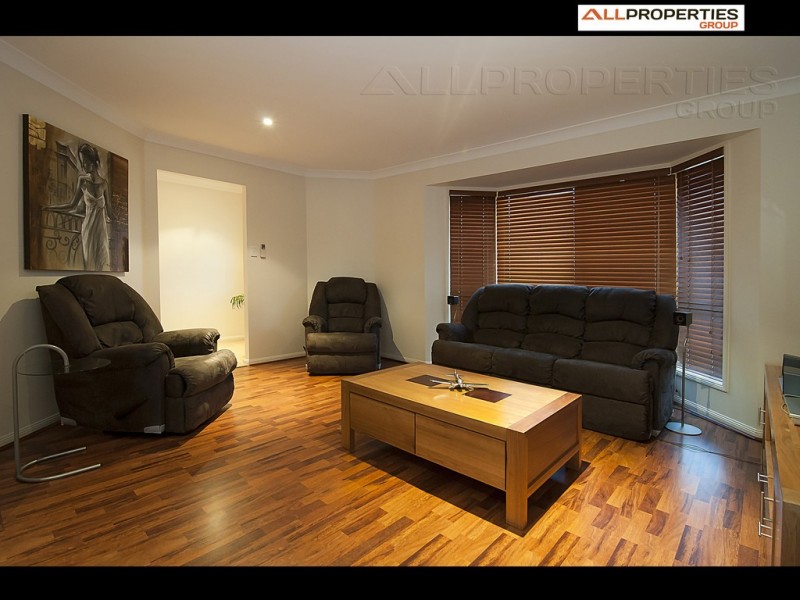 30 Solandra Circuit, Regents Park QLD 4118