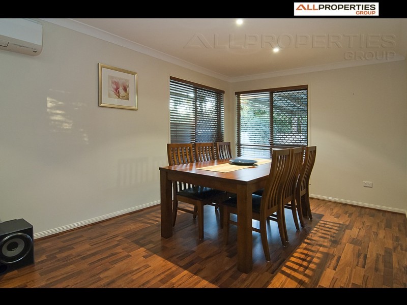 30 Solandra Circuit, Regents Park QLD 4118