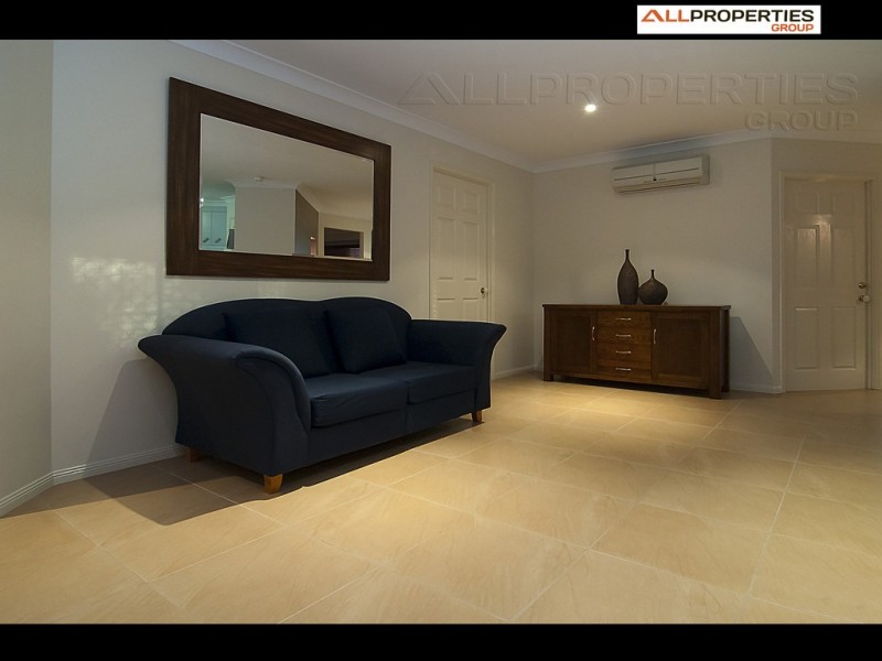 30 Solandra Circuit, Regents Park QLD 4118