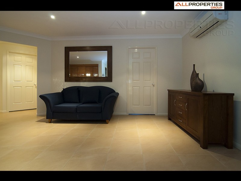 30 Solandra Circuit, Regents Park QLD 4118