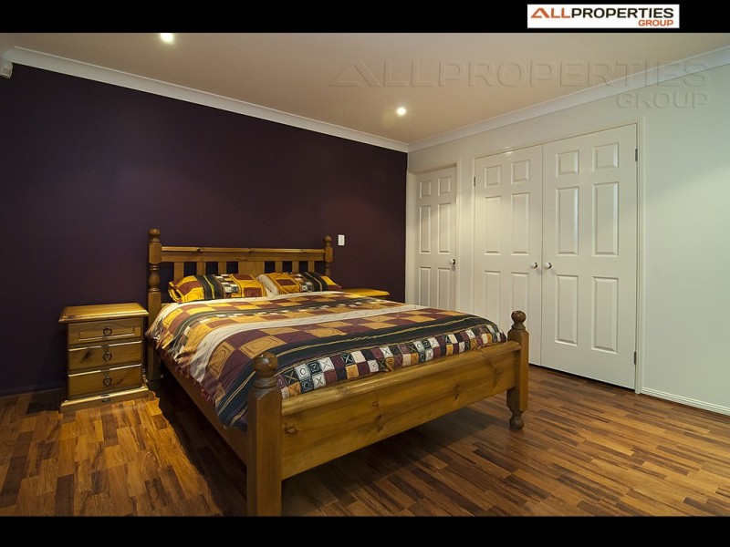 30 Solandra Circuit, Regents Park QLD 4118