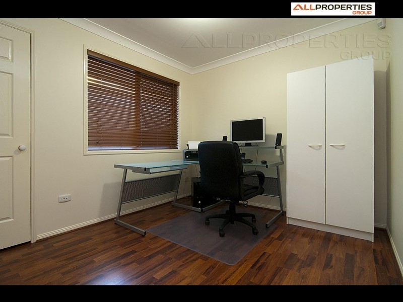 30 Solandra Circuit, Regents Park QLD 4118