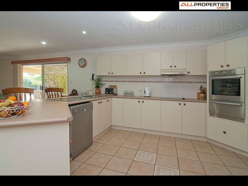 8 VIROSA CT, Regents Park QLD 4118