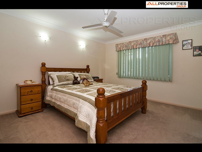 8 VIROSA CT, Regents Park QLD 4118