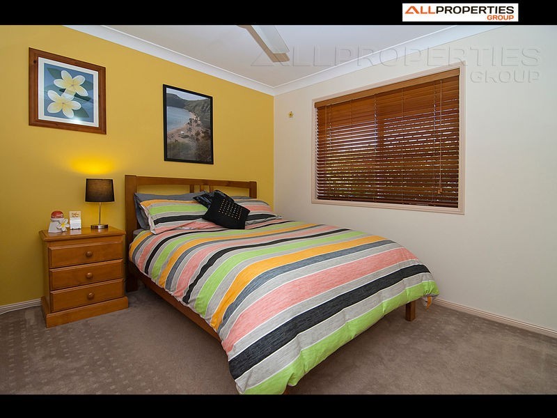 8 VIROSA CT, Regents Park QLD 4118