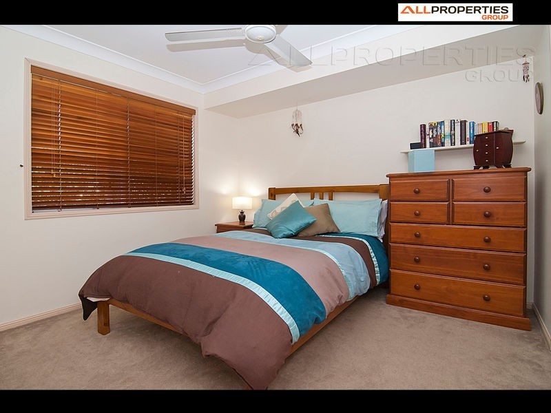 8 VIROSA CT, Regents Park QLD 4118