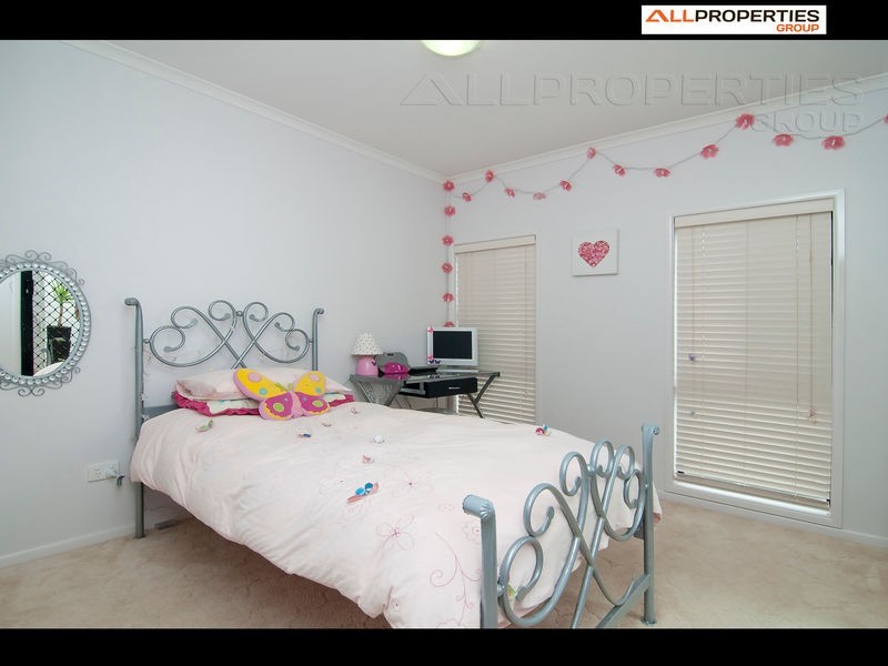 14 Van Dieman Crescent, Springwood QLD 4127