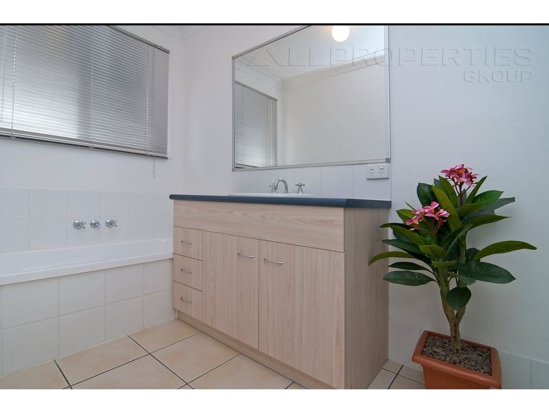 17 Budawang St, Parkinson QLD 4115
