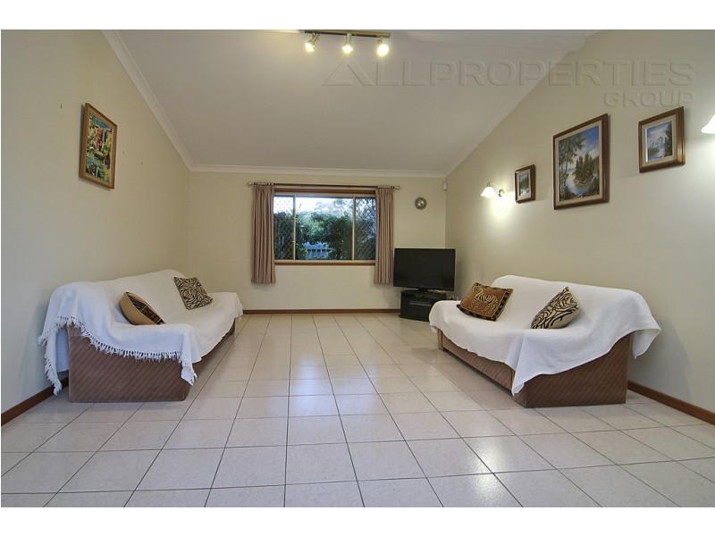 32 Cleveland Place, Stretton QLD 4116