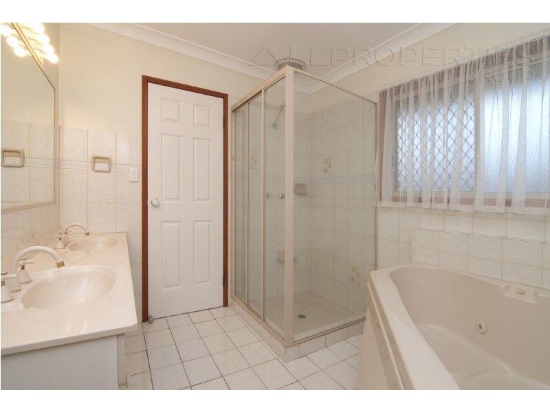 32 Cleveland Place, Stretton QLD 4116