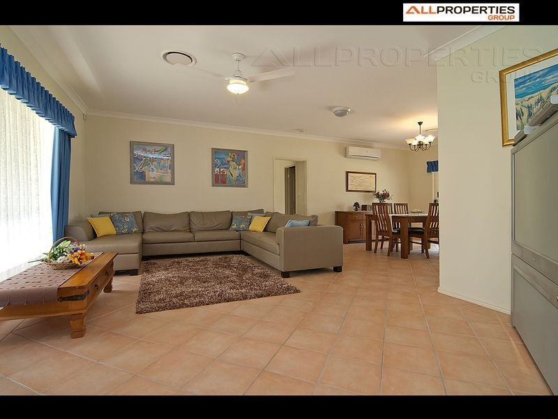 38 Dickman Rd, Forestdale QLD 4118