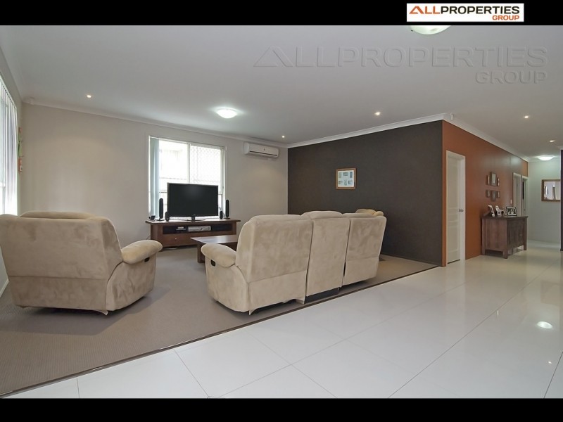 9 Jenny McMahon Ct, Goodna QLD 4300