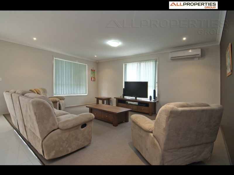 9 Jenny McMahon Ct, Goodna QLD 4300