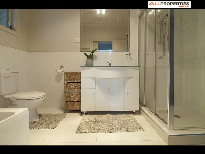 9 Jenny McMahon Ct, Goodna QLD 4300