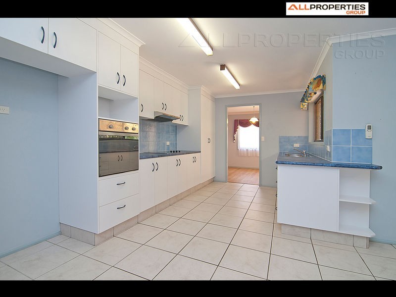 9 ESTRAMINA ROAD, Regents Park QLD 4118