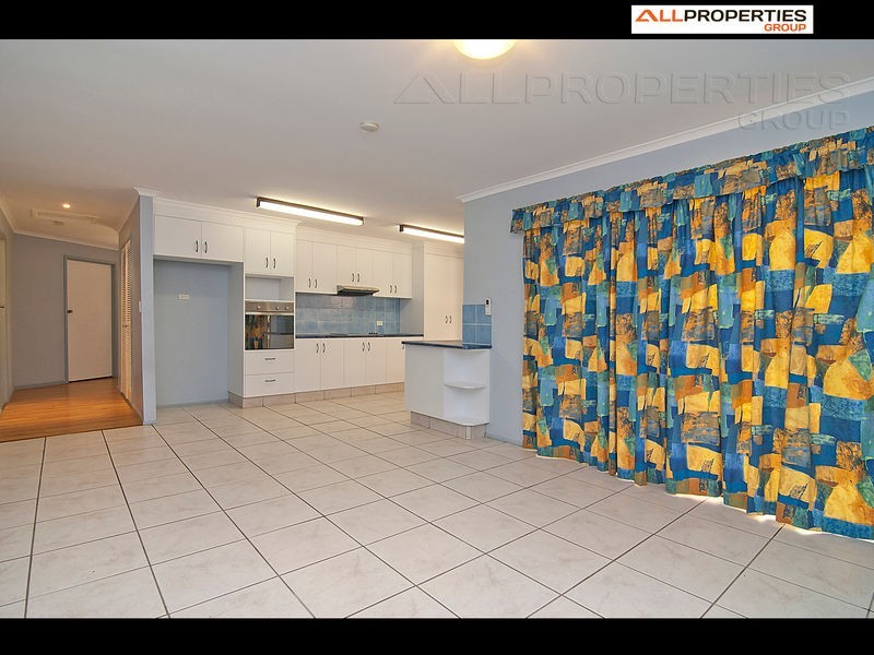 9 ESTRAMINA ROAD, Regents Park QLD 4118