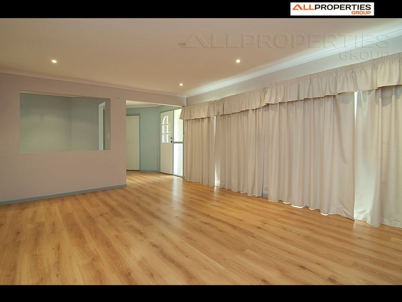 9 ESTRAMINA ROAD, Regents Park QLD 4118